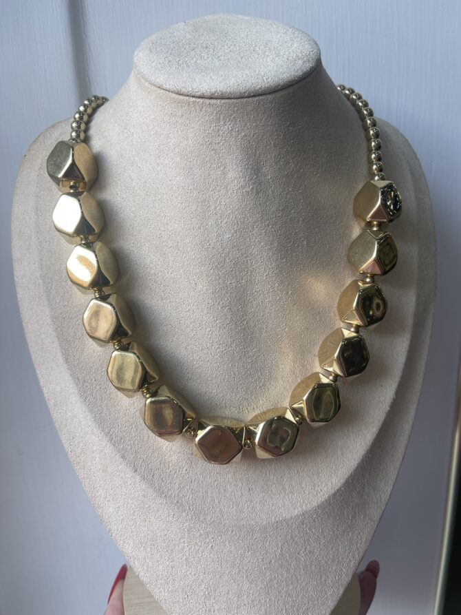 Collana cubic